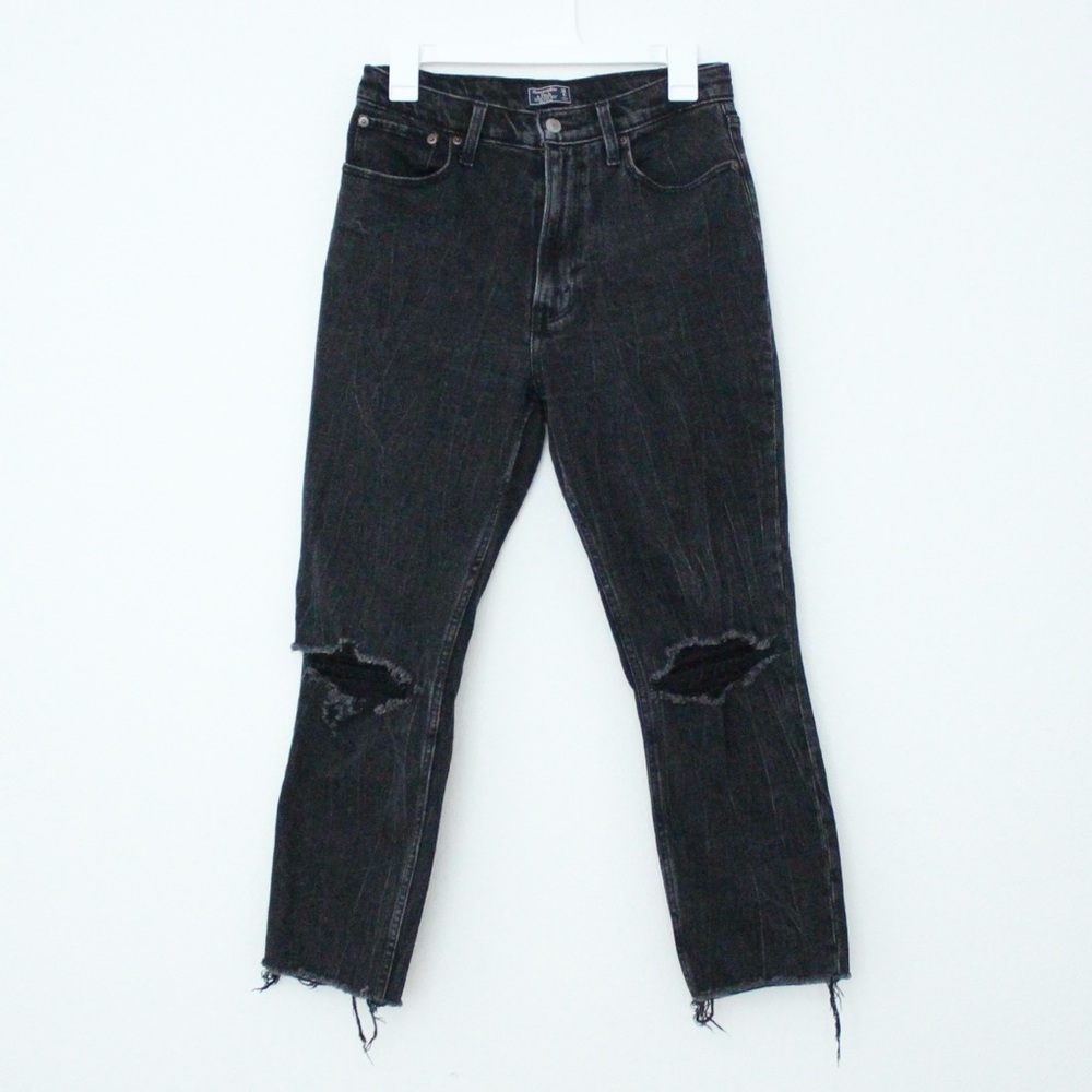 Abercrombie & Fitch Ultra High Rise Mom Jeans